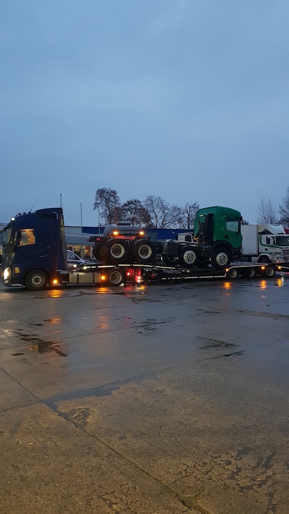 Schwerlasttransporte und Rangierflächen auf dem FNC Gelände
